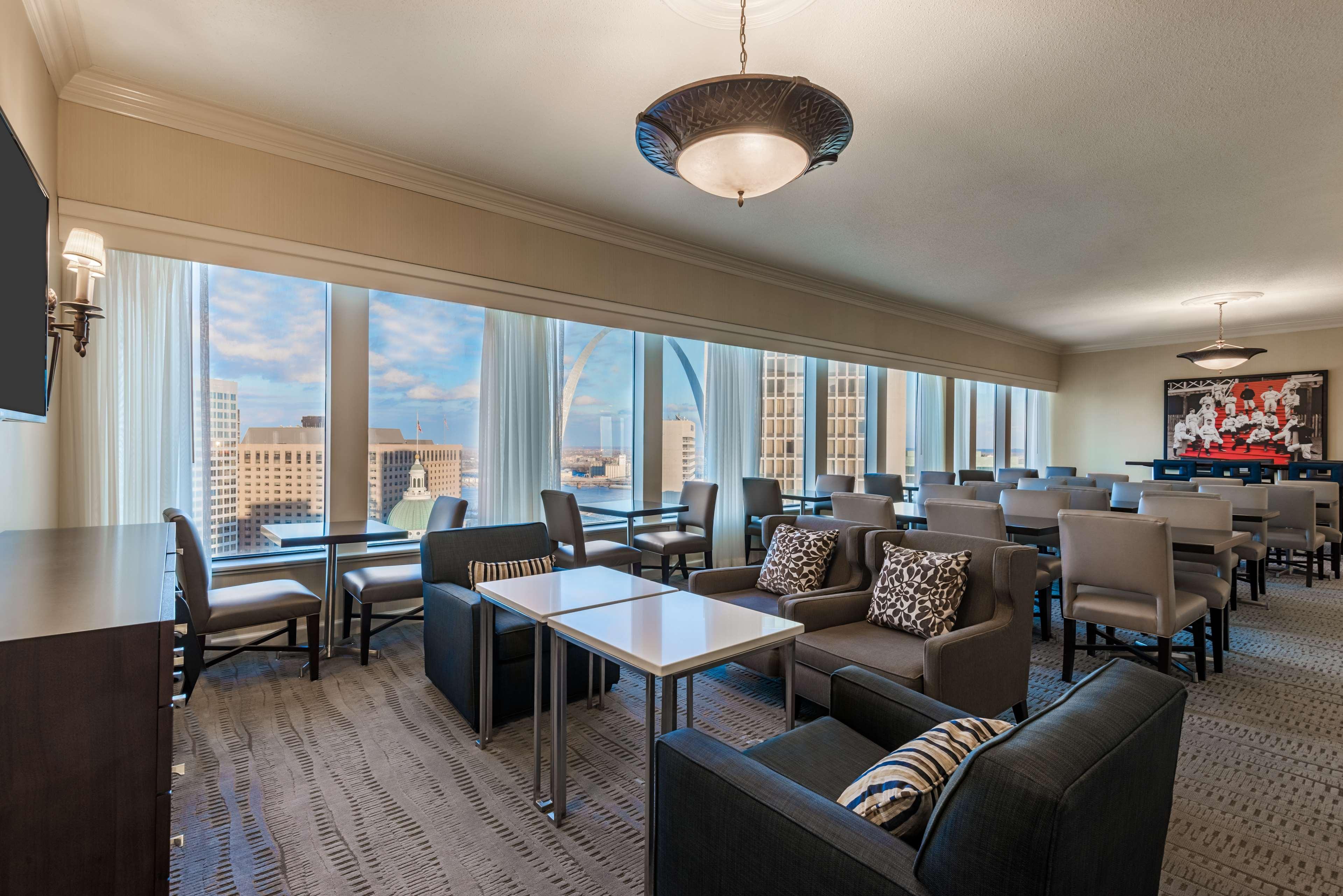 Hilton St. Louis At The Ballpark Exterior photo