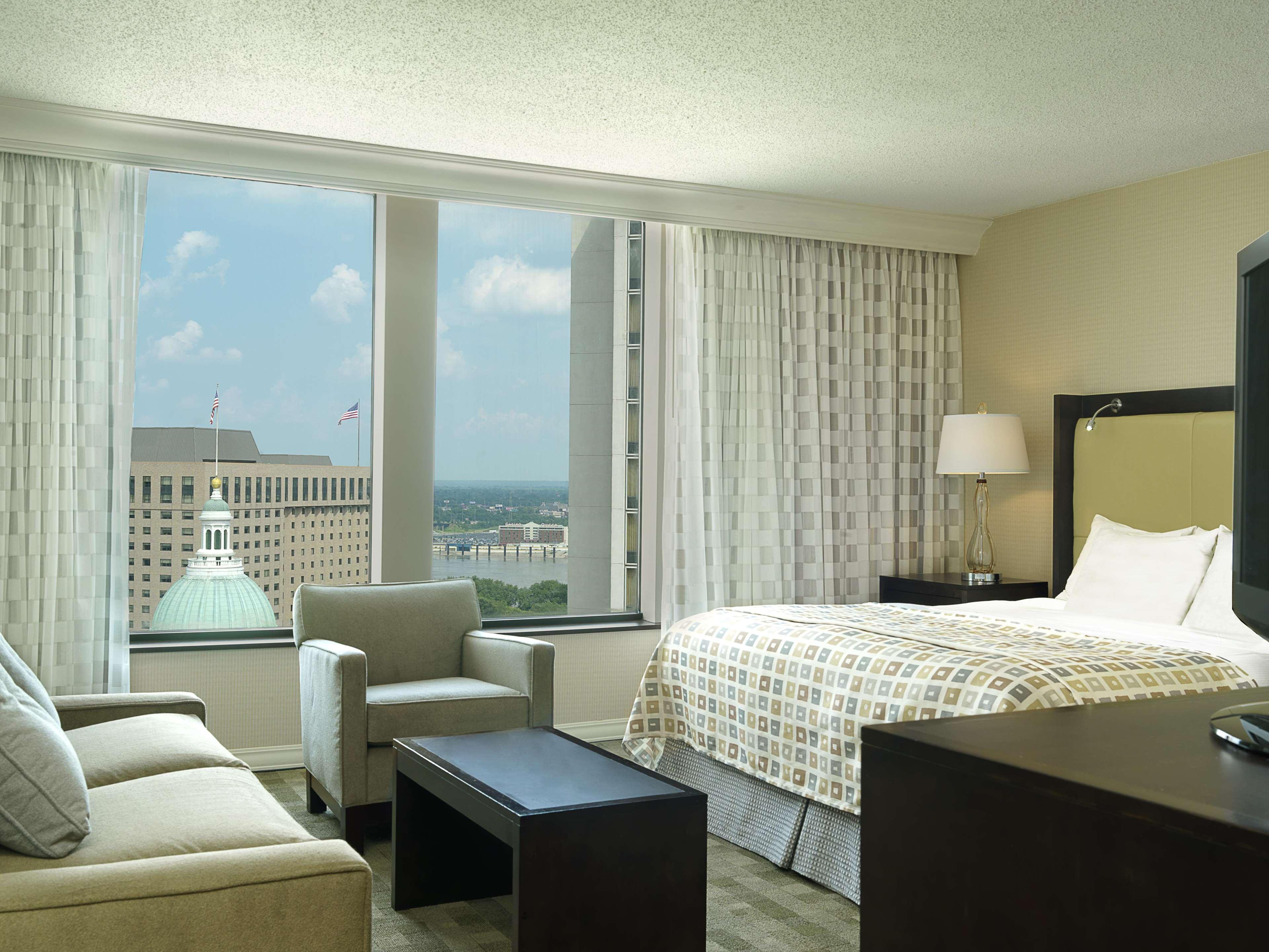 Hilton St. Louis At The Ballpark Exterior photo