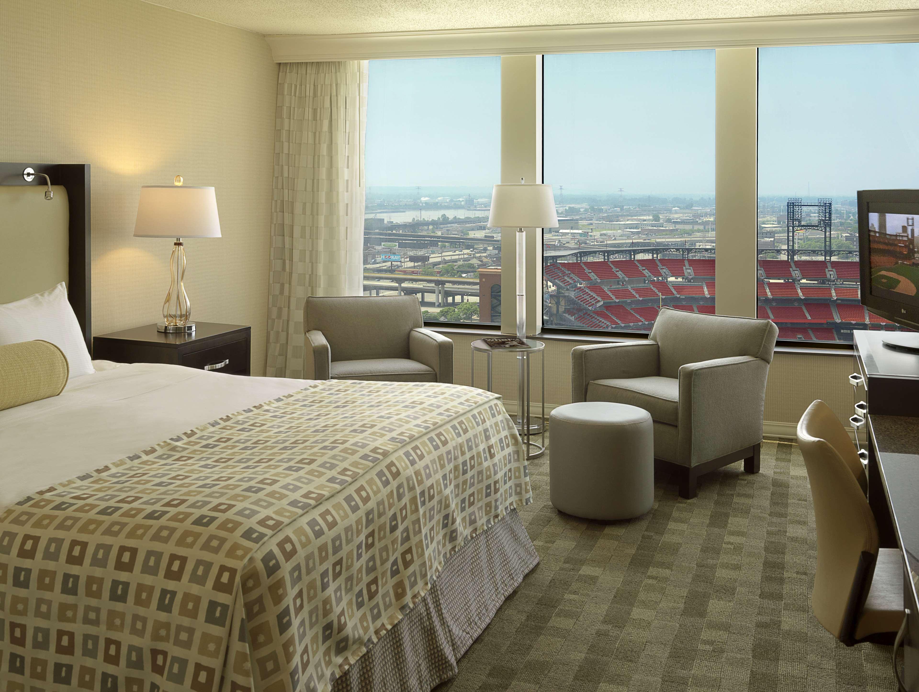 Hilton St. Louis At The Ballpark Exterior photo