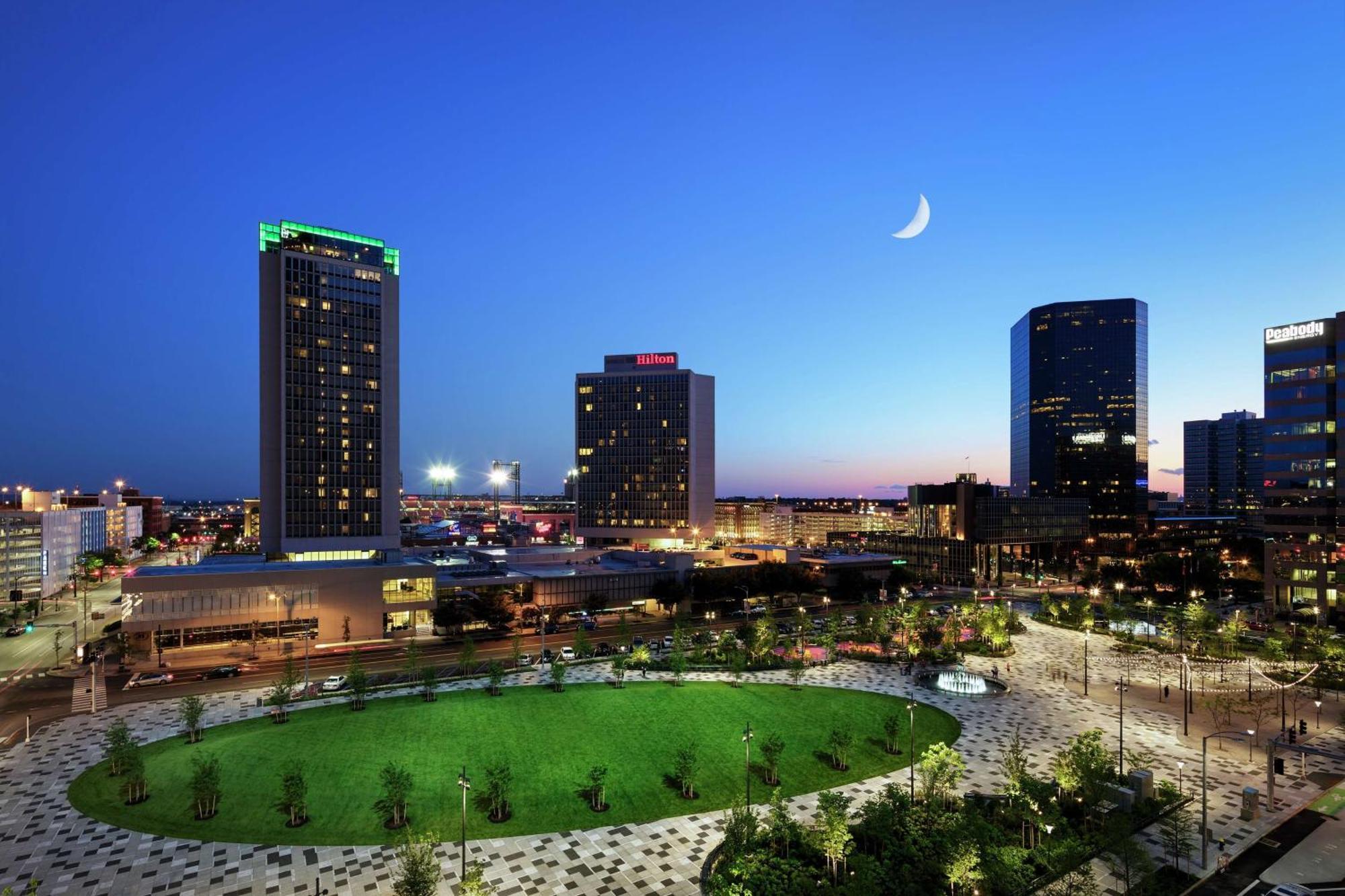 Hilton St. Louis At The Ballpark Exterior photo